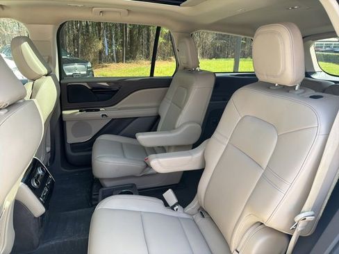 Used 2023 Lincoln Aviator AWD w/ Premium Package image 20