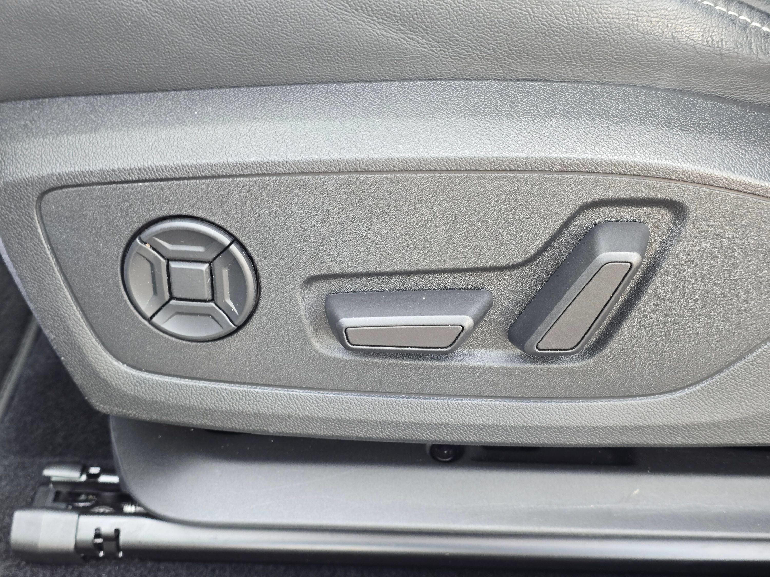 Used 2023 Audi Q4 e-tron Premium Plus w/ Premium Plus AWD/4WD image 40