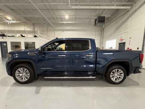 Used 2023 GMC Sierra 1500 Denali w/ Technology Package AWD/4WD image 4