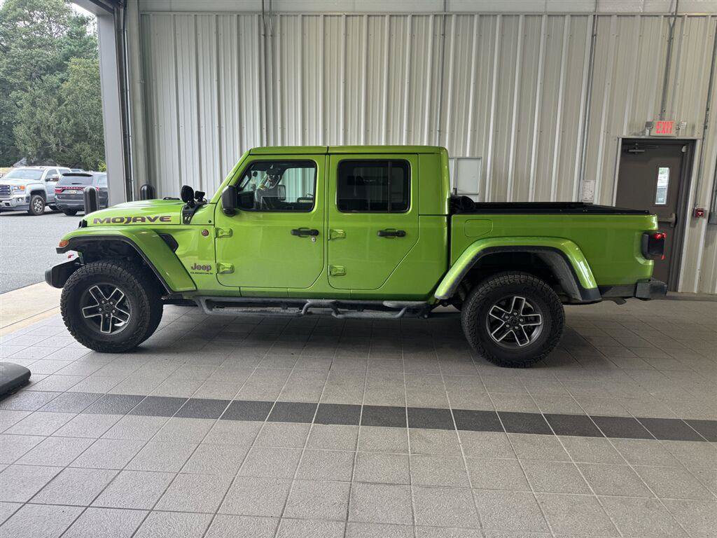 Used 2025 Jeep Gladiator Mojave w/ Convenience Group AWD/4WD image 5