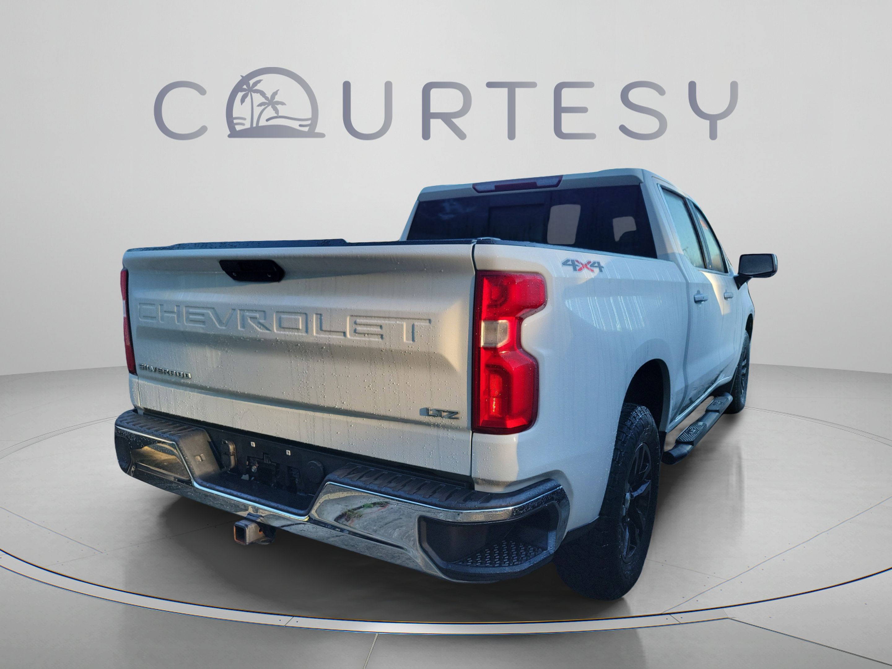 Used 2019 Chevrolet Silverado 1500 LTZ w/ LTZ Convenience Package AWD/4WD image 3