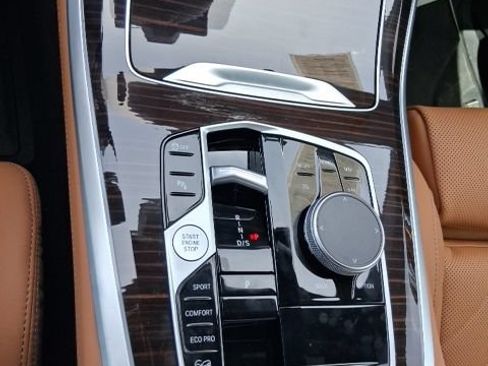 Used 2026 BMW X5 xDrive40i w/ M Sport Package AWD/4WD image 12