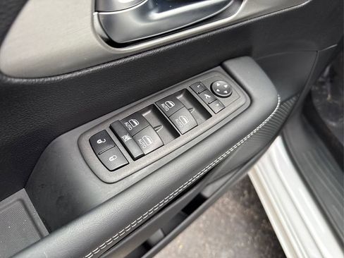 Used 2024 Chrysler Pacifica Limited w/ S Appearance Package image 36