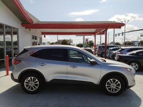 Used 2022 Ford Escape SE FWD image 4