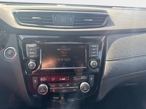 Certified 2019 Nissan Rogue SV image 16