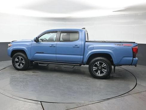 Used 2019 Toyota Tacoma TRD Sport AWD/4WD image 3
