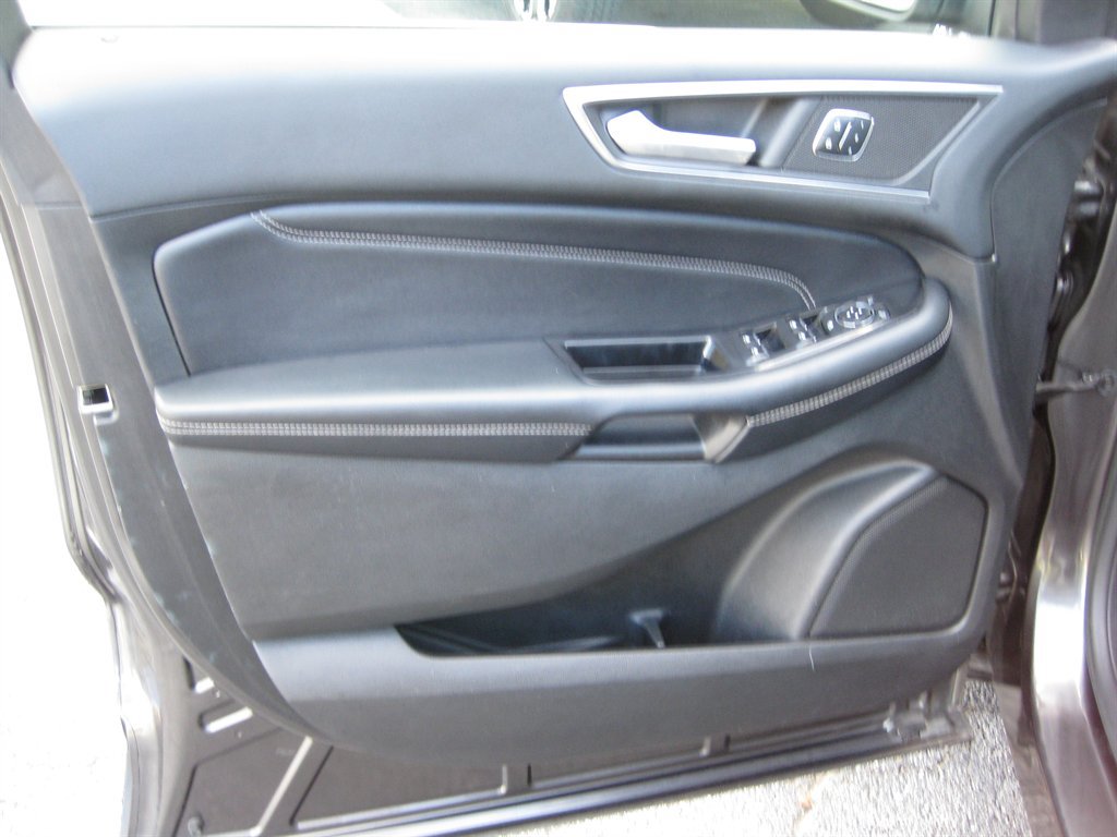 Used 2016 Ford Edge Titanium w/ Equipment Group 302A AWD/4WD image 11