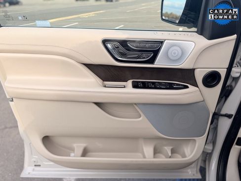 Used 2020 Lincoln Navigator L Reserve w/ Luxury Package image 21