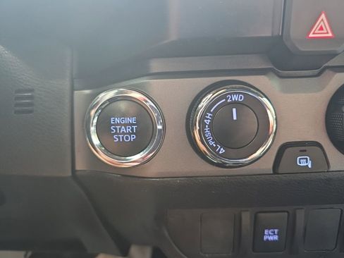 Used 2021 Toyota Tacoma TRD Off-Road image 31