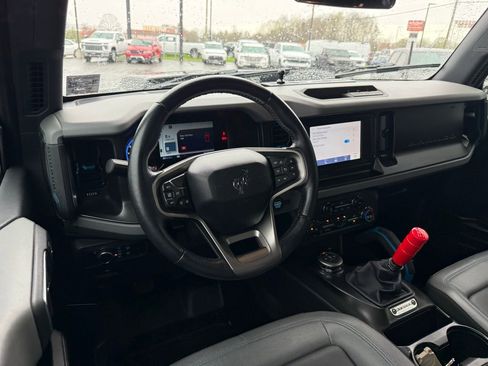 Used 2022 Ford Bronco Black Diamond image 5