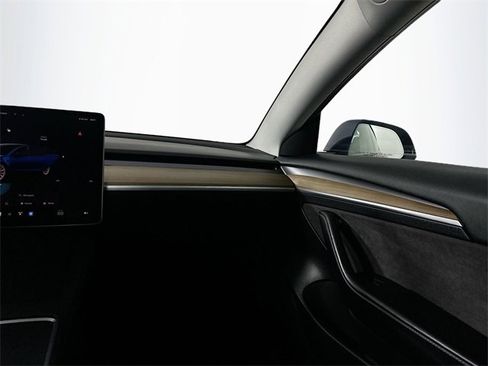 Used 2022 Tesla Model 3 image 23