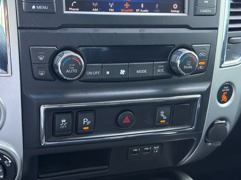 Used 2019 Nissan Titan SV w/ SV Convenience Package AWD/4WD image 40