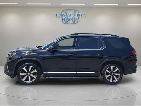 Used 2023 Honda Pilot Touring image 2