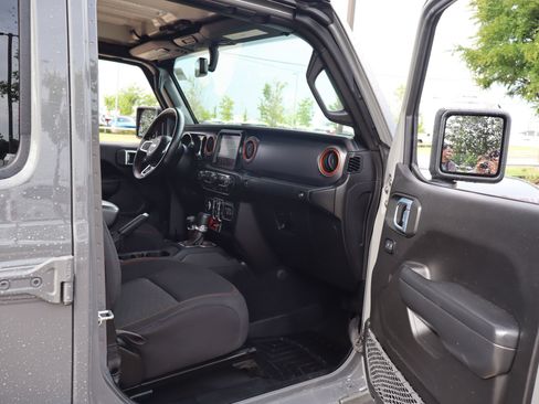 Used 2022 Jeep Gladiator Mojave AWD/4WD image 29