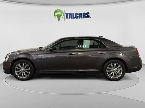 Used 2018 Chrysler 300 Limited AWD/4WD image 2