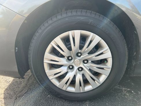 Used 2014 Toyota Camry LE image 5