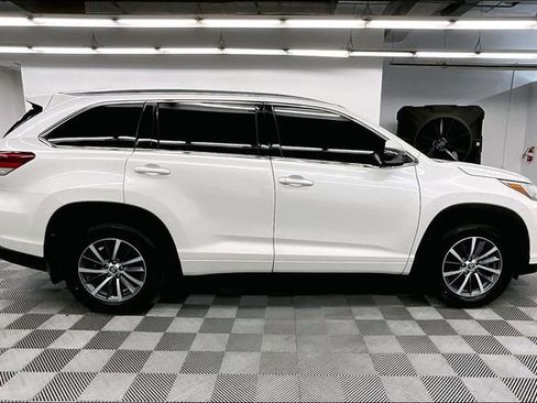 Used 2018 Toyota Highlander XLE AWD/4WD image 15