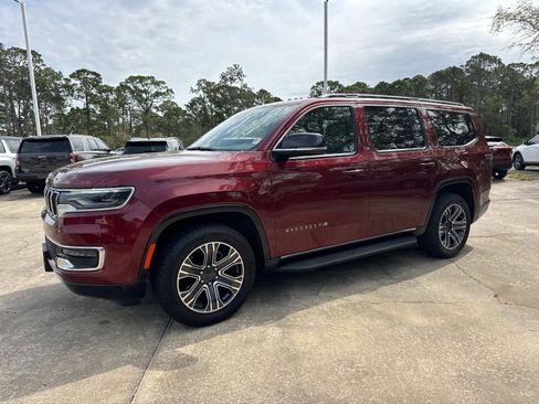 Certified 2024 Jeep Wagoneer Series II w/ Flexible Seating Group image 7