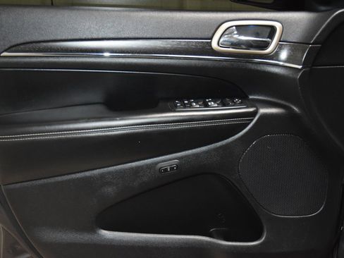 Used 2017 Jeep Grand Cherokee Limited image 48