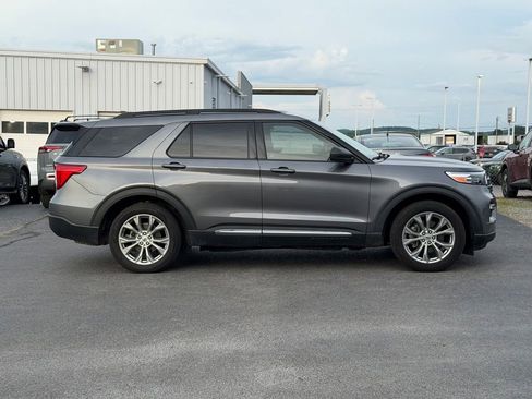 Used 2021 Ford Explorer XLT w/ Equipment Group 202A RWD image 4