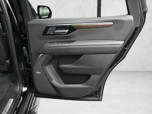 Used 2025 Chevrolet Tahoe High Country AWD/4WD image 24