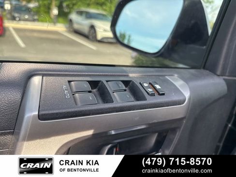 Used 2017 Toyota 4Runner SR5 AWD/4WD image 18