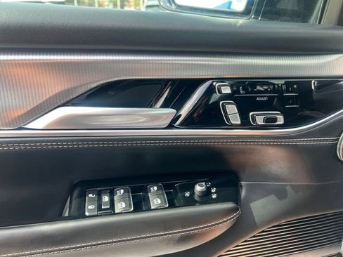 Used 2023 Jeep Grand Wagoneer Series II AWD/4WD image 32
