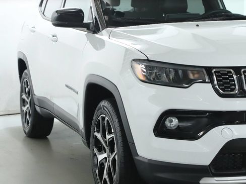 Used 2025 Jeep Compass Limited AWD/4WD image 9