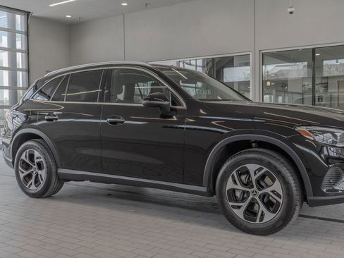Used 2025 Mercedes-Benz GLC 350e 4MATIC image 12