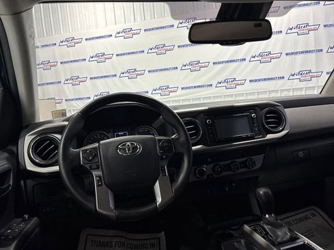 Used 2019 Toyota Tacoma SR5 AWD/4WD image 2
