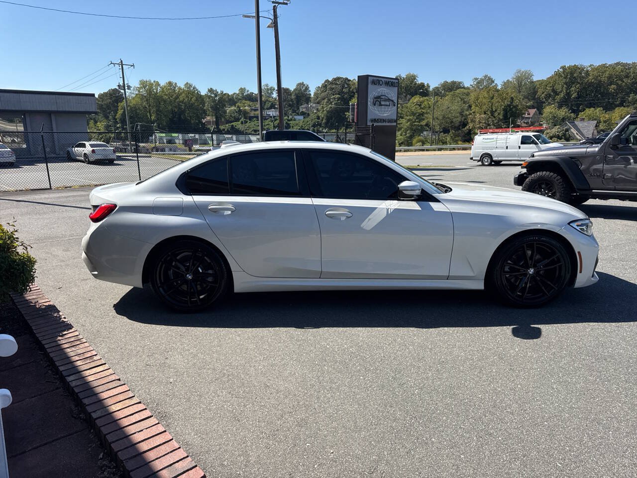 Used 2020 BMW 330i Sedan w/ M Sport Package RWD image 10