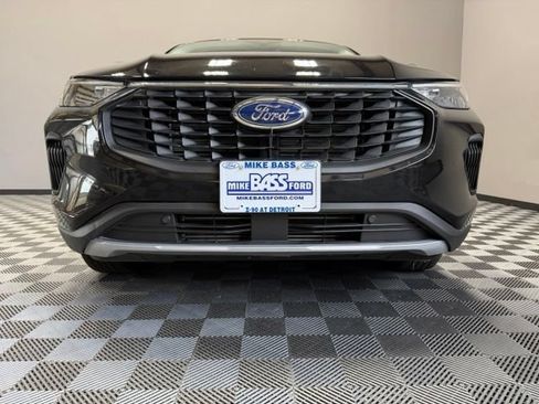 Used 2023 Ford Escape Active w/ Tech Pack #1 AWD/4WD image 3