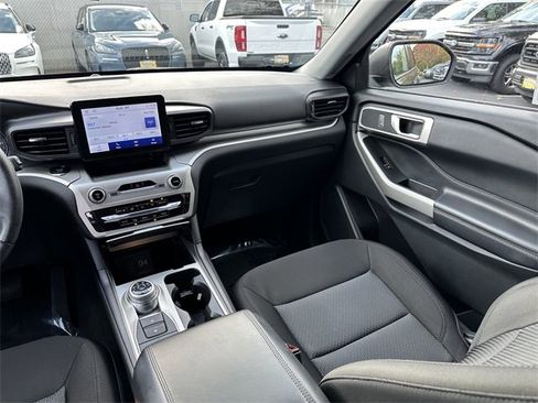 Certified 2022 Ford Explorer XLT image 17