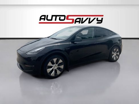 Used 2023 Tesla Model Y Long Range image 3