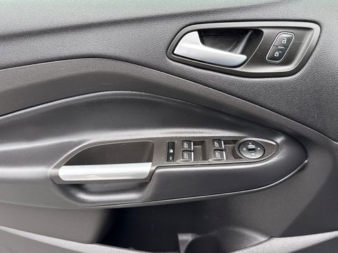 Used 2019 Ford Escape SE image 12