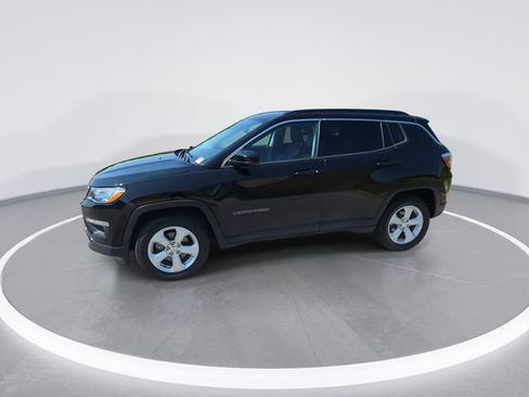 Used 2018 Jeep Compass Latitude FWD image 4