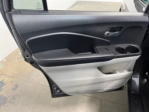 Used 2021 Honda Pilot EX image 17