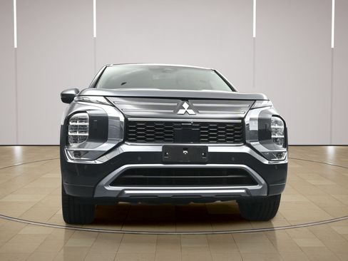 Used 2025 Mitsubishi Outlander SE AWD/4WD image 26