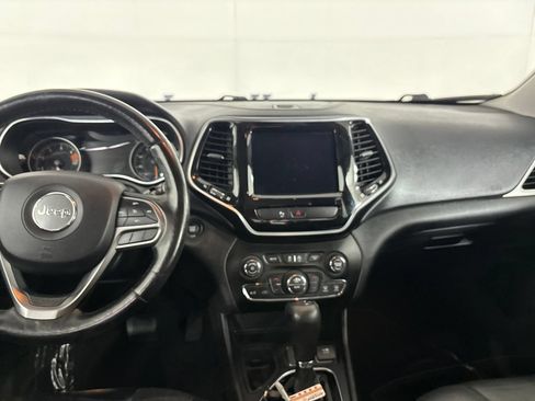 Used 2019 Jeep Cherokee Limited FWD image 23
