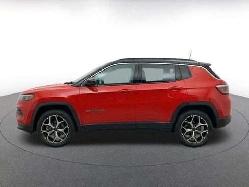 Used 2025 Jeep Compass Limited AWD/4WD image 4