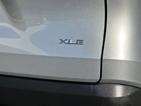 Used 2024 Toyota Grand Highlander XLE image 25