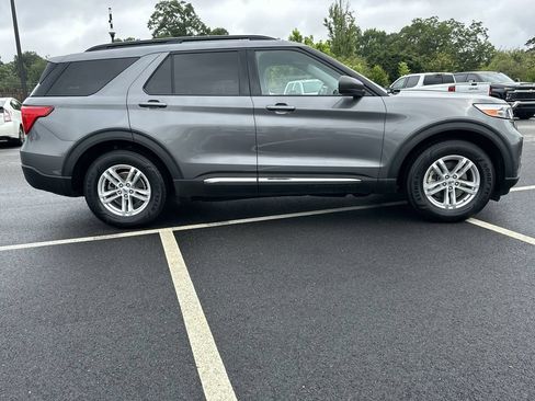Used 2022 Ford Explorer XLT w/ Equipment Group 202A RWD image 3