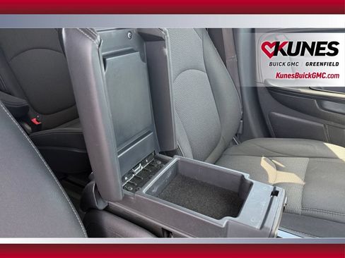 Used 2015 Chevrolet Traverse LT w/ Style and Technology Package FWD image 21