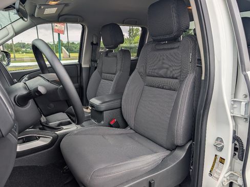 Used 2023 Nissan Frontier SV w/ Technology Package RWD image 14