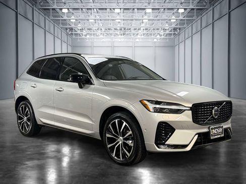 Used 2025 Volvo XC60 B5 Plus AWD/4WD image 9