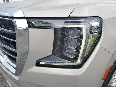 Used 2023 GMC Yukon XL SLT AWD/4WD image 24