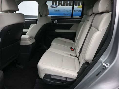 Used 2025 Hyundai Santa Fe SEL FWD image 11