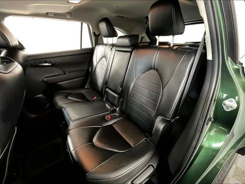 Used 2023 Toyota Highlander XLE image 26