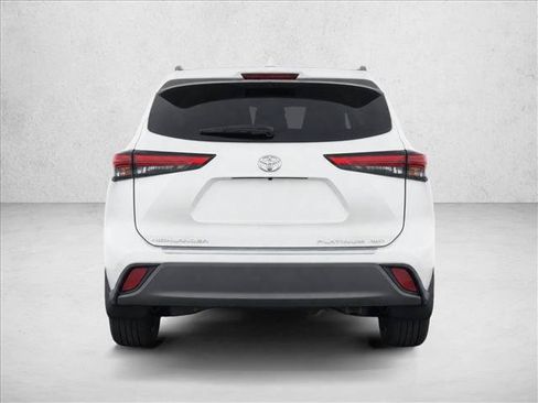 Certified 2021 Toyota Highlander Platinum AWD/4WD image 6