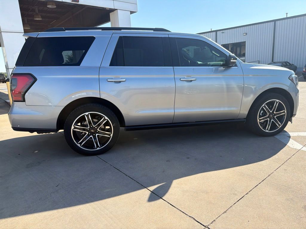 Used 2020 Ford Expedition Limited w/ Equipment Group 303A AWD/4WD image 2